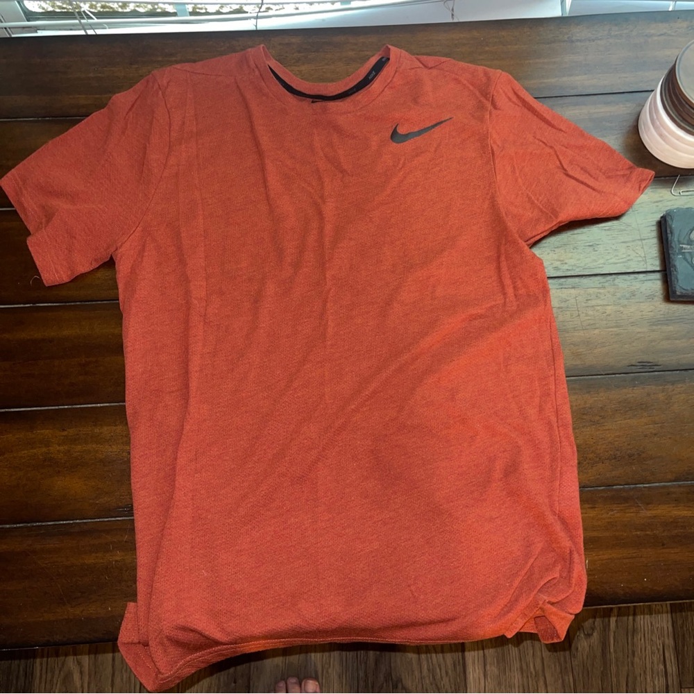 Men’s dri fit Nike workout tee size medium